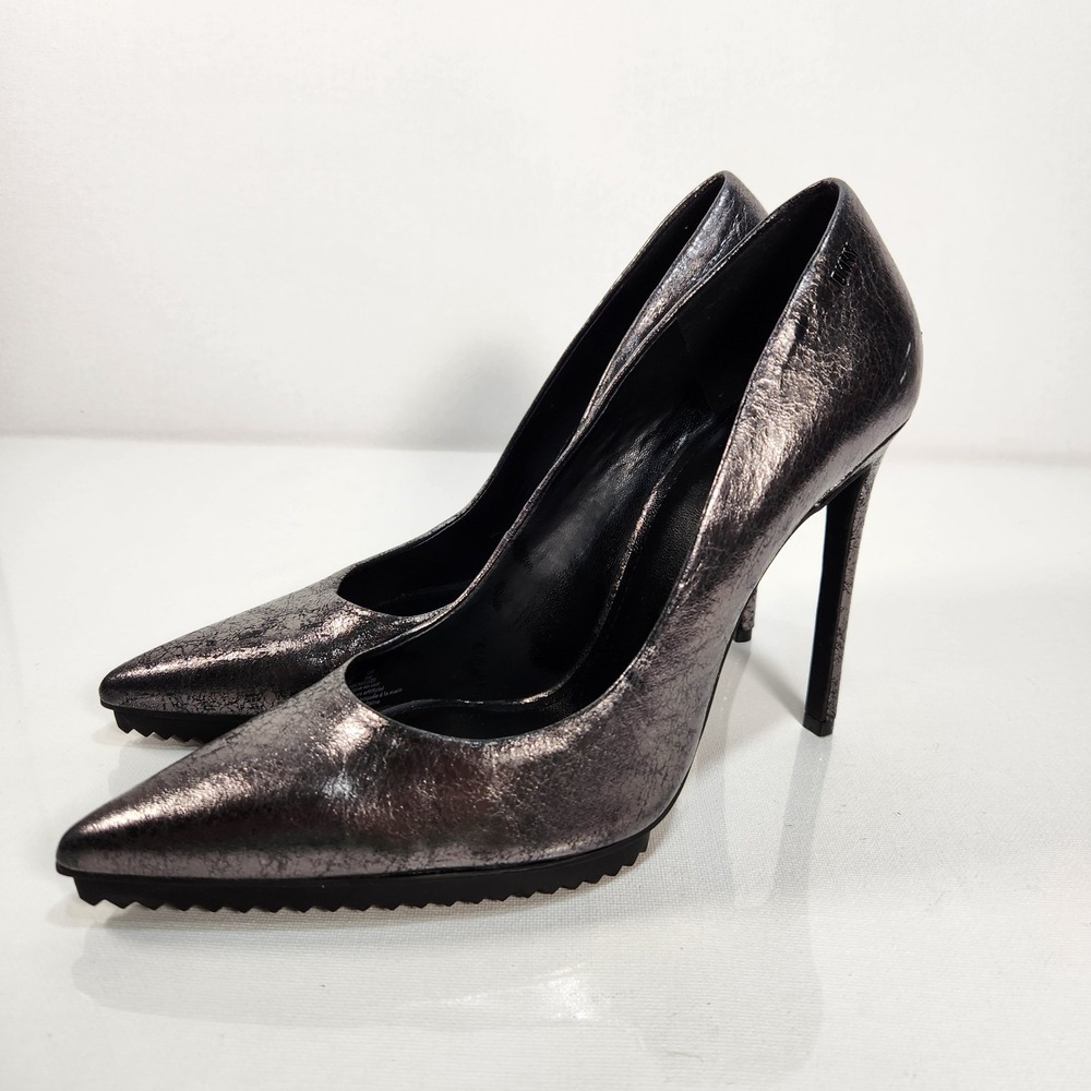 DKNY Carisa Pointed Toe Pump in‎ Dark Gunmetal Cracked Leather Size 7.5M